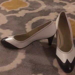 Saks Fifth Avenue Fenton Last leather heels size 7